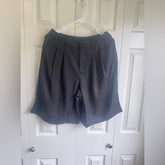 New Reformation Drew Low Rise Short - Picture 6 of 11